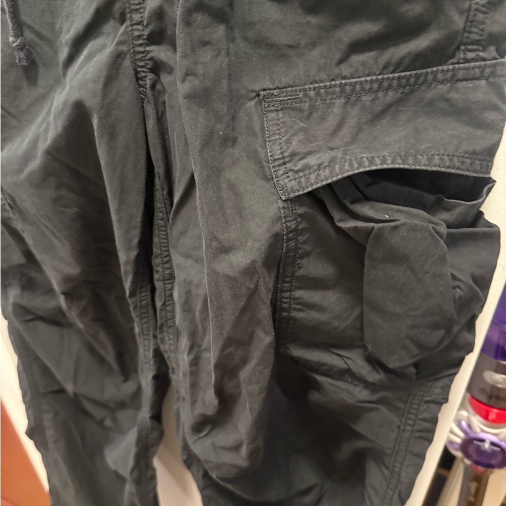 Aritzia TNA Black explore parachute Pants women - size medium - Picture 7 of 8